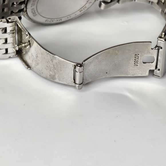 Women Michael Kors MK3218 Darci Silver Tone Stainless Steel Watch 39mm Rose Dial - Picture 14 of 16